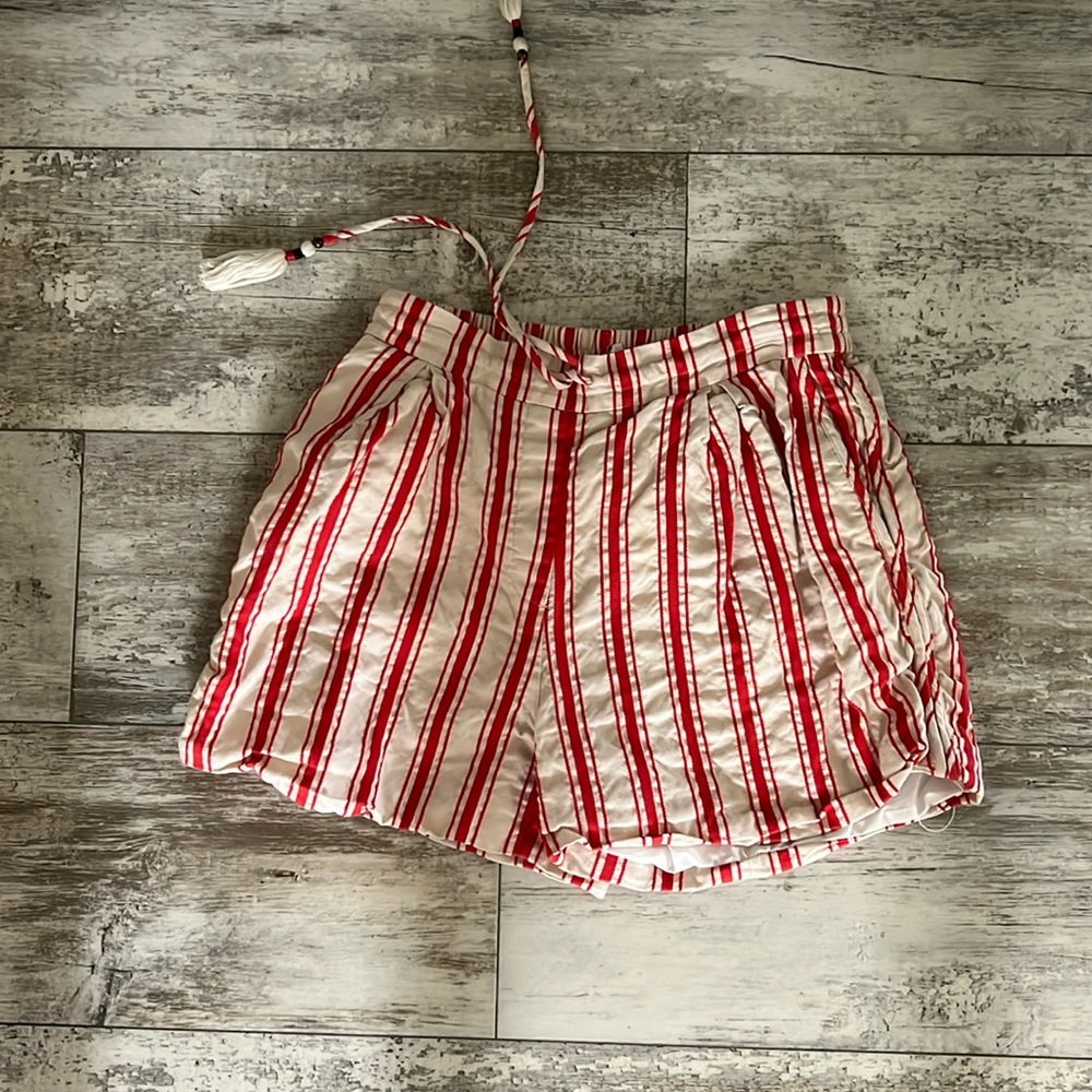 Pocket striped shorts
